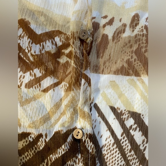 Alfred Dunner women’s size 18 vneck top w/ embellished neckline & button sleeves - Picture 9 of 11